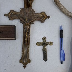 Lote de 7 Cruces y Rosario con Diseños Variados - imagen 4