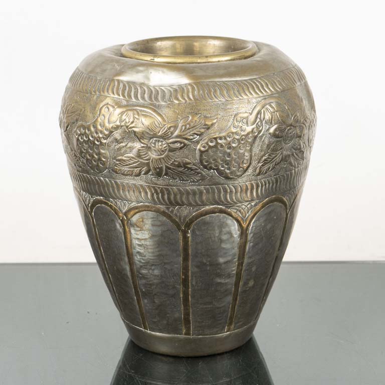 Lote anterior: Gran florero de platina Volf, con algún detalle - Medidas: 23x28cm