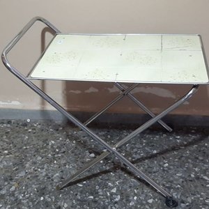 Barcito Plegable con Ruedas y Dos Mesas para Cama - imagen 2