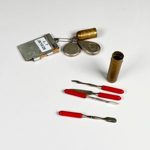 Conjunto de Relicario, Guarda Foto, Porta Libreta y Juego de Manicura Vintage - imagen 2