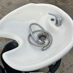Pileta de Peluquería con Asiento de Cuerina Negra - imagen 7