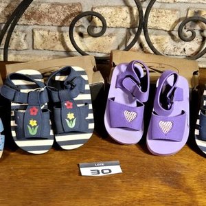Lote de 7 Sandalias Infantiles: Varios Modelos y Colores - imagen 4