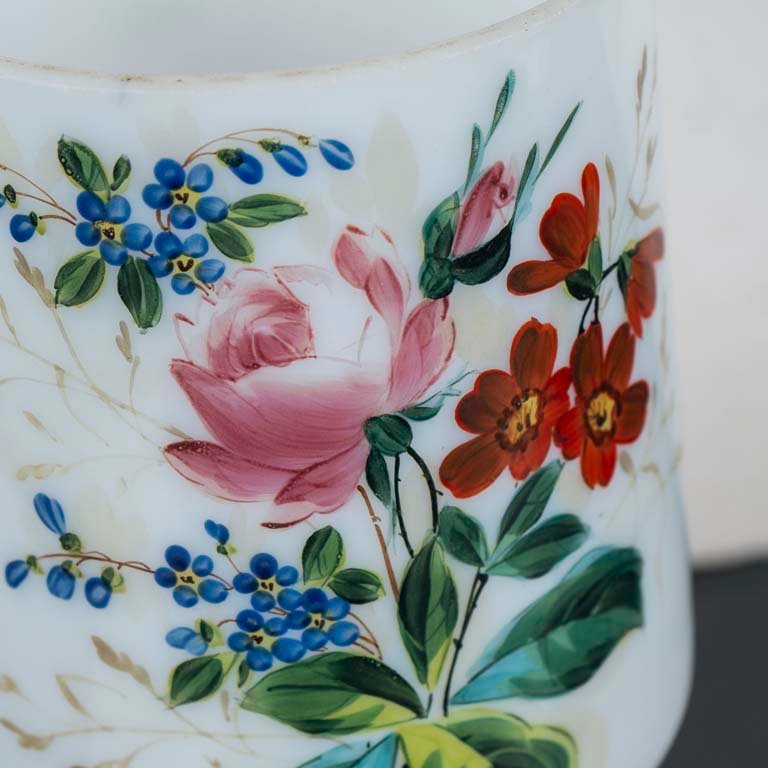 Potiche de opalina con pintura floral - imagen 2