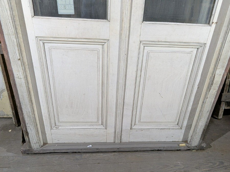 Puerta antigua de madera con vidrio y marco de pinotea - imagen 3