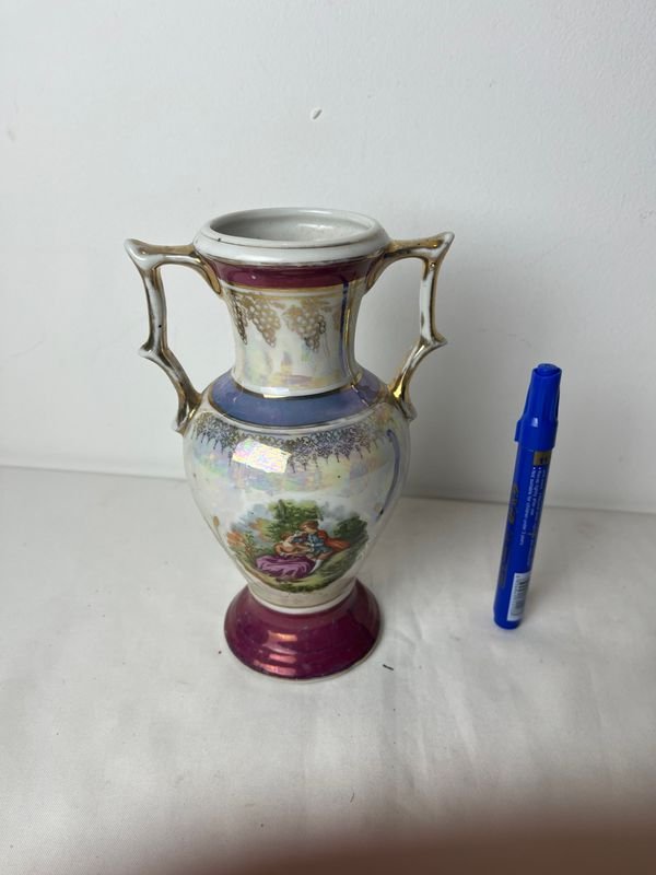Lote anterior: Vaso antiguo decorativo con flores