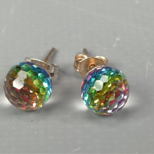 Conjunto de Joyería: Prendedor y Caravana con Strass Bañado en Plata, Caravana de Perlas Multicolor y Gemelos - imagen 5