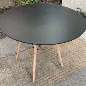 Mesa Redonda Negra con 4 Sillas Estilo Nórdico - imagen 7