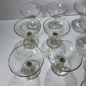 Juego de 13 Copas de Champagne Antiguas con Borde Dorado - imagen 7