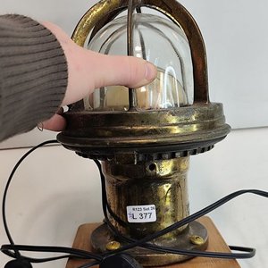 Antiguo Farol Marinero Benjamin "Anti-Explosión" de Barco con Base de Madera - imagen 3