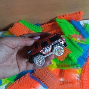 Pista de Carreras Mágica con Auto Luminoso - imagen 3