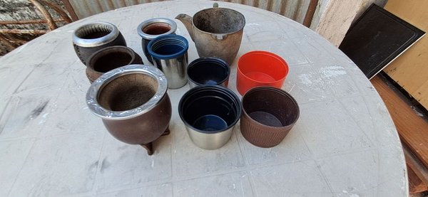 Colección de recipientes y botellas en buen estado - imagen 2
