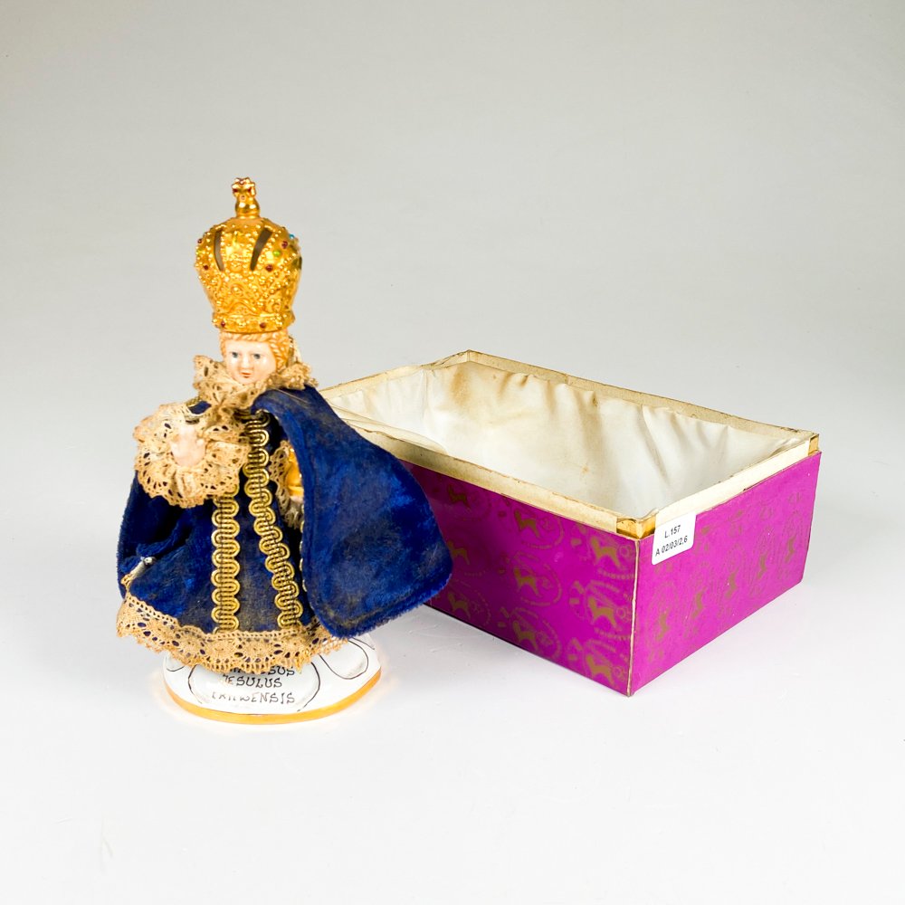 Lote siguiente: Figura de porcelana checa, altura 17 cm, con caja