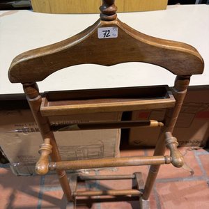 Lote anterior: Perchero de Pie de Madera para Ropa