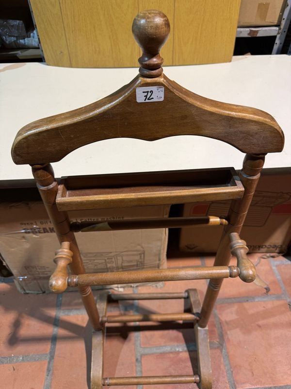 Perchero de Pie de Madera para Ropa