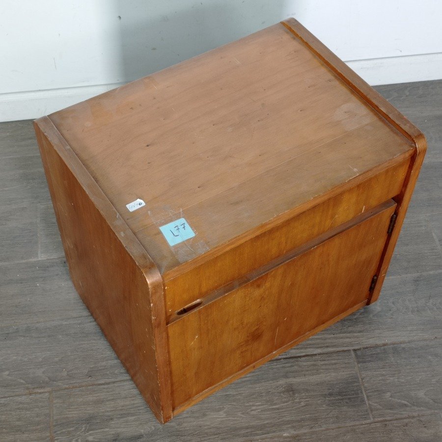 Mesa de luz en madera maciza con cajón y puerta - imagen 3