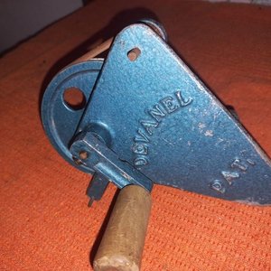 Antigua Devanel Enrolladora de Hilo o Lana con Sargento - imagen 3