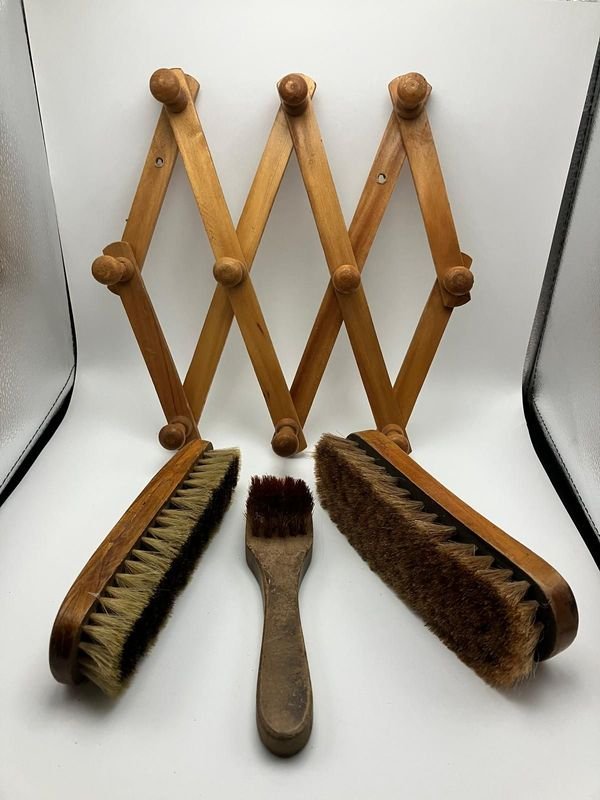 Perchero Acordeón Extensible de Madera con Juego de Tres Cepillos Vintage