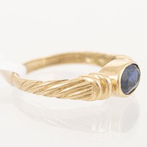Anillo de Oro 18k con Piedra Azul Ovalada - imagen 2