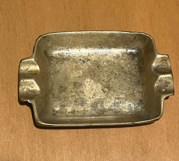 Cenicero antiguo de bronce