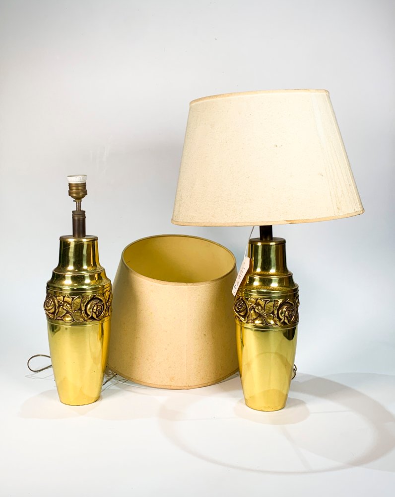 Par de Lámparas de Bronce con Guarda Floral y Pantallas