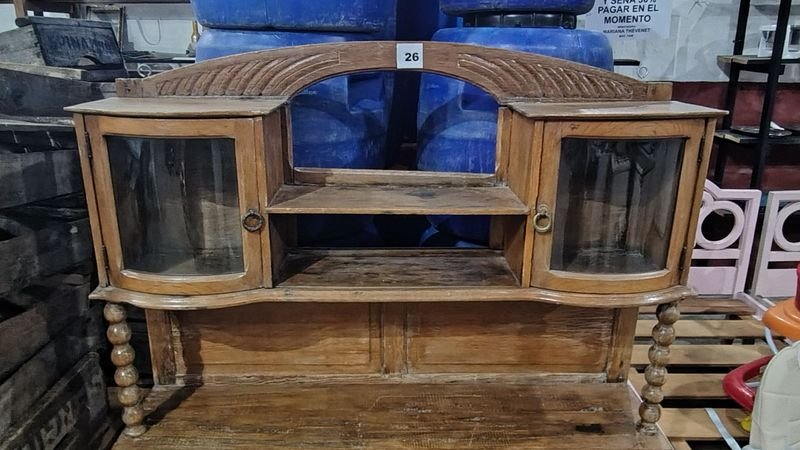 Mueble de Madera con Puertas de Vidrio en Buena Condición - imagen 2
