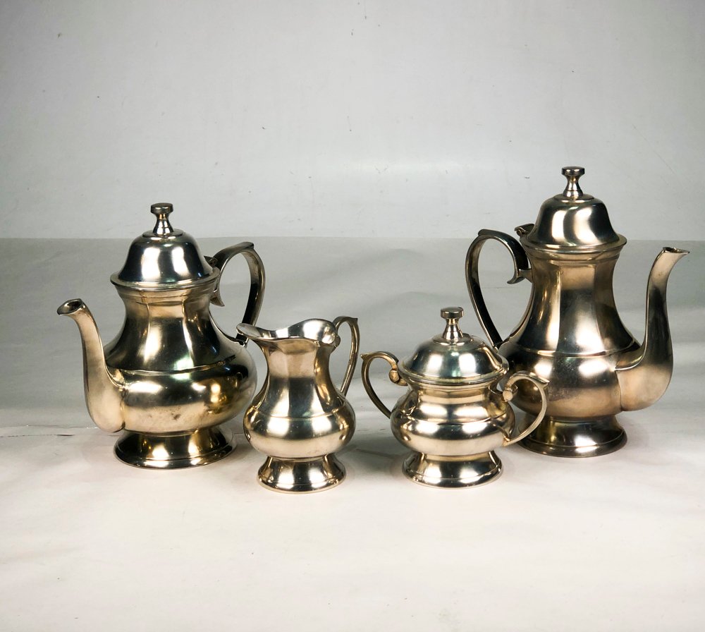 Juego de Metal Plateado: Tetera, Cafetera, Lechera y Azucarero