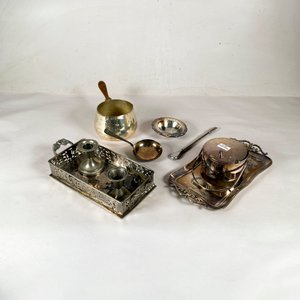 Lote anterior: Lote de 12 Piezas de Plata Antigua: Centro de Mesa, Servilleteros, Candeleros, Bombilla y Escurridor de Té