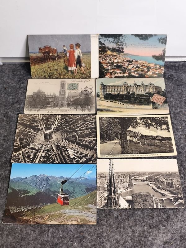 Lote de 18 Postales Antiguas de Diversas Partes del Mundo con Sellos