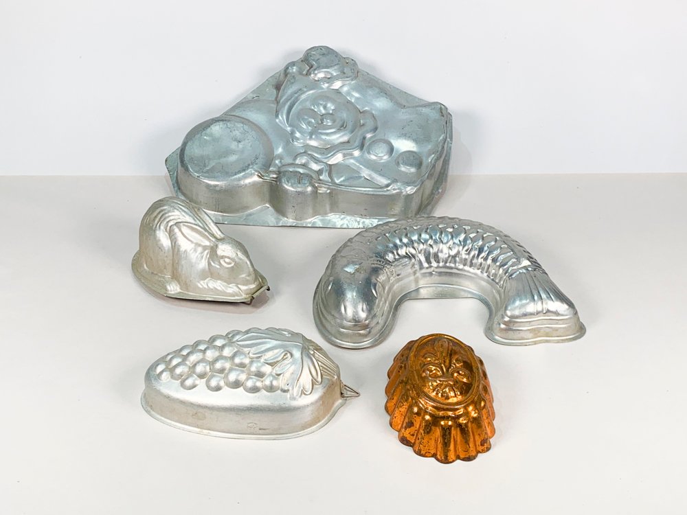 Lote anterior: Colección de moldes de plata para tortas y huevos de Pascua
