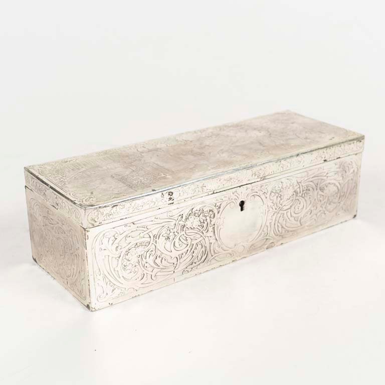 Lote siguiente: Cofre de metal labrado con escena
