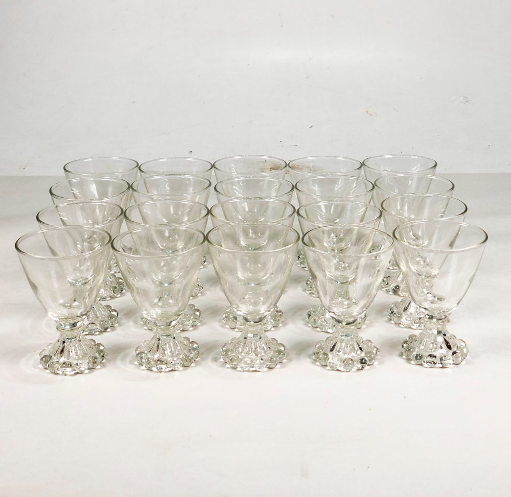 Lote siguiente: Colección de copas y vasos de cristal