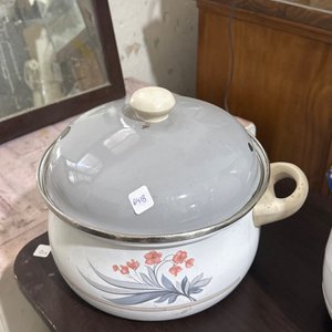 Lote anterior: Olla Esmaltada Antigua con Tapa y Diseño Floral