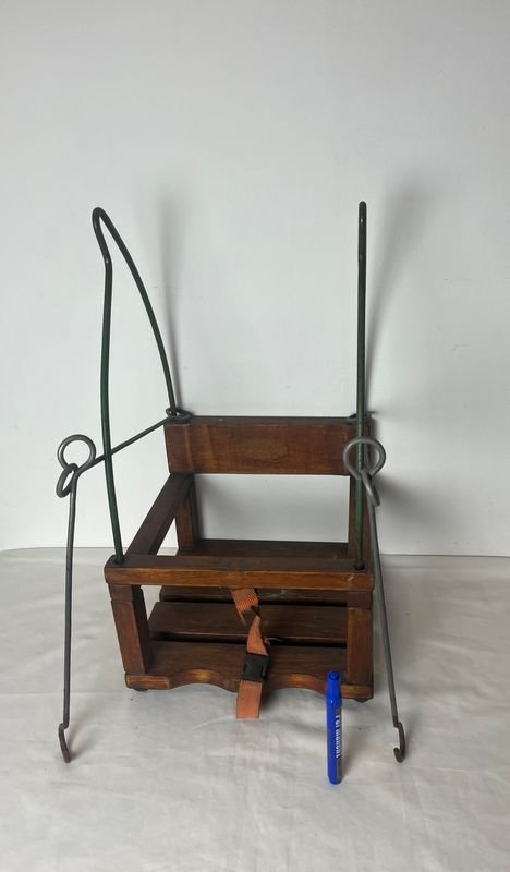 Hamaca de madera con diseño antiguo y detalles artesanales - imagen 4