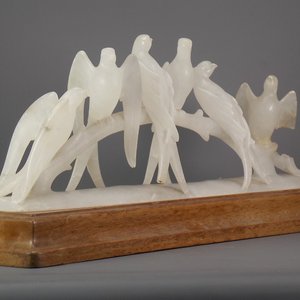 Escultura de Alabastro con 6 Pájaros sobre Rama y Base de Madera - imagen 11