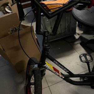 Lote siguiente: Triciclo de Pedales Mission Cycles