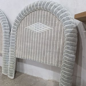 Mesa de Noche de Mimbre Blanco con Vidrio y 2 Respaldos de 1 Plaza - imagen 3
