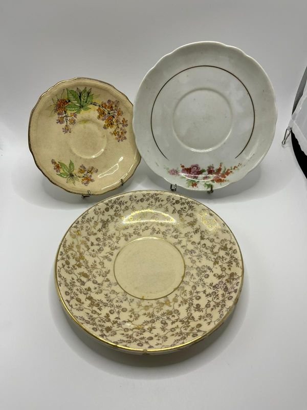 Platos decorativos cerámicos con patrones florales - imagen 1