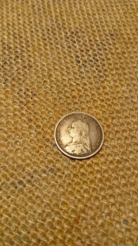 Moneda de Plata Seis Peniques Año 1890