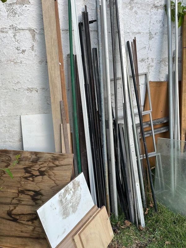 Gran Lote de Maderas y Hierros para Construcción - imagen 2
