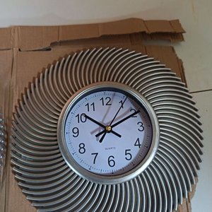 Par de Relojes Decorativos: Uno de Vinilo "Route 66" y Otro Plateado - imagen 5