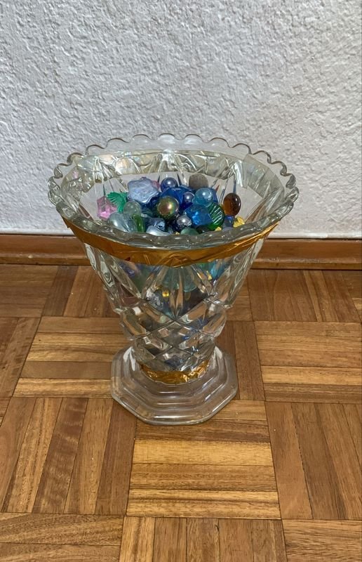 Lote anterior: Crystal vase con diseño tallado y marbolas