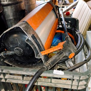 Sulfatadora Naranja Stihl SG 31 y Herramientas Varias en Cajón - imagen 2