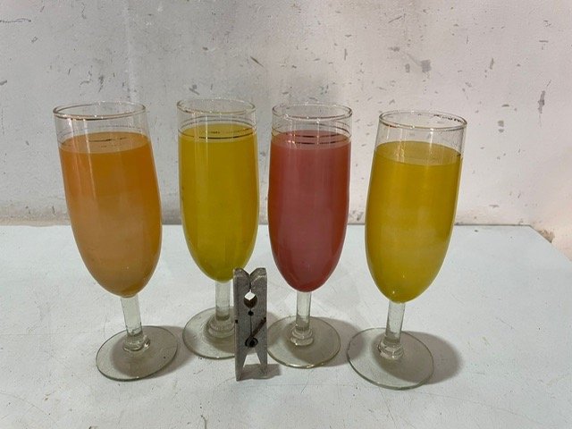 Lote siguiente: Cajas de vino coloridas