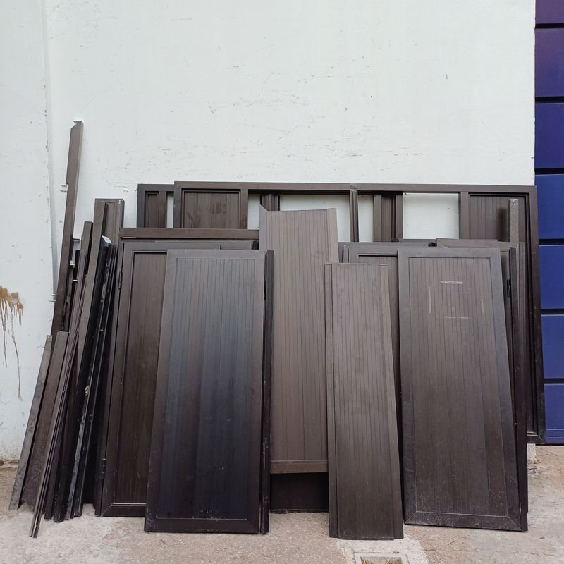 Lote anterior: Lote de mamparas divisorias en carpintería de aluminio