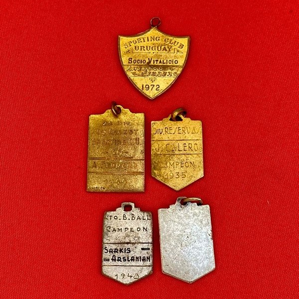 Medallas antiguas deportivas con detalles en esmalte - imagen 3