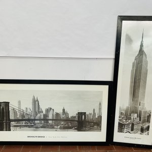 Lote siguiente: Dos Láminas Enmarcadas: Puente de Brooklyn y Empire State Building