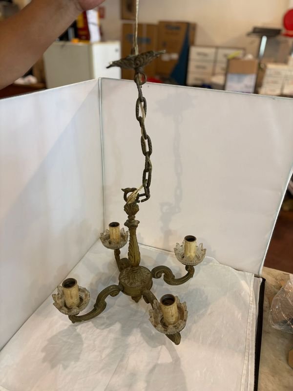 Lámpara de bronce con candelabros - imagen 2