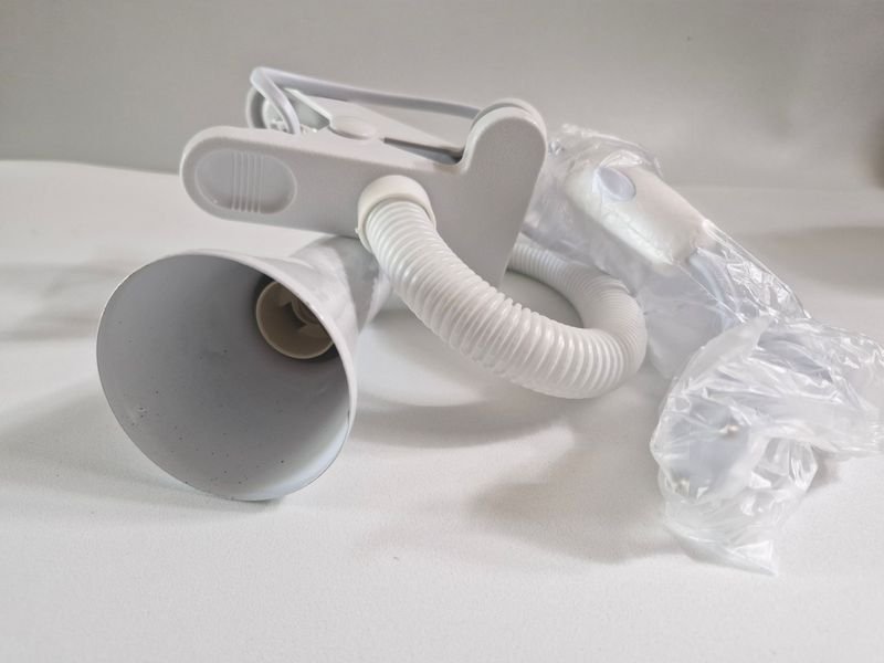 Lámpara de escritorio con vástago flexible y caja de presentación - imagen 5