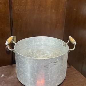 Lote anterior: Olla de aluminio con asas