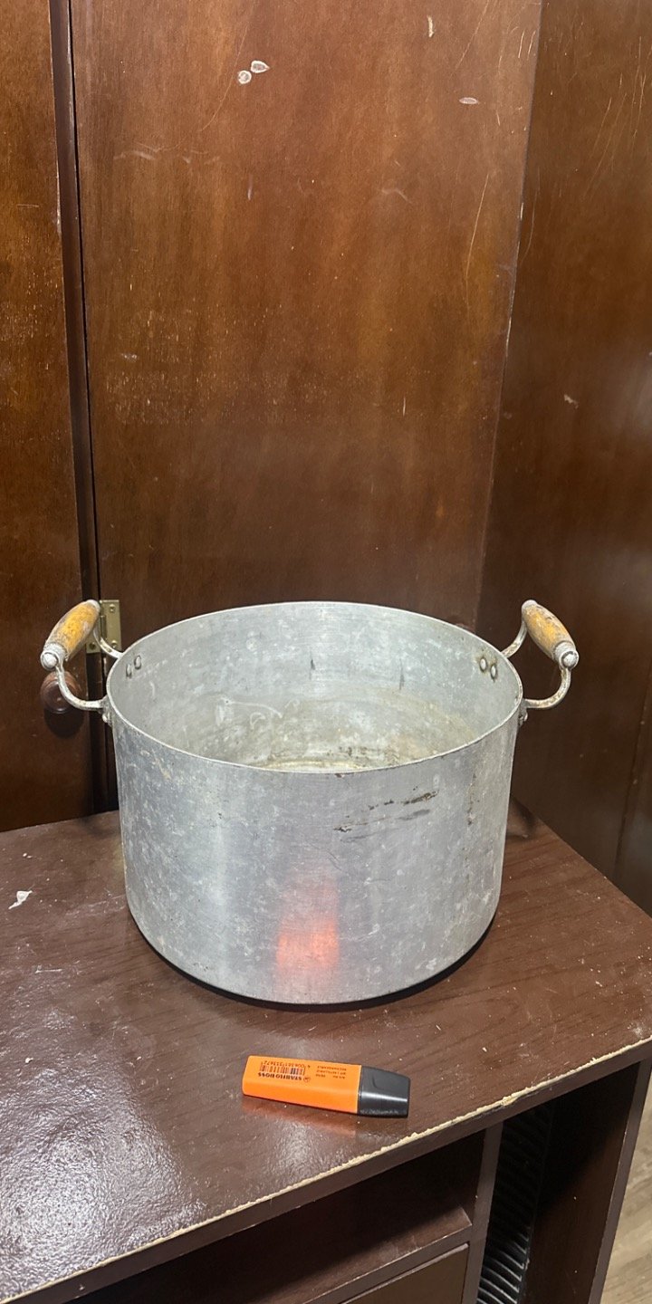 Olla de aluminio con asas